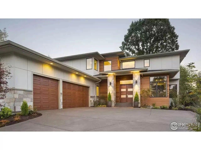 1826 Frost Dr, Windsor