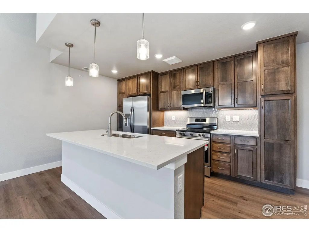 235 High Point Dr E-206, Longmont