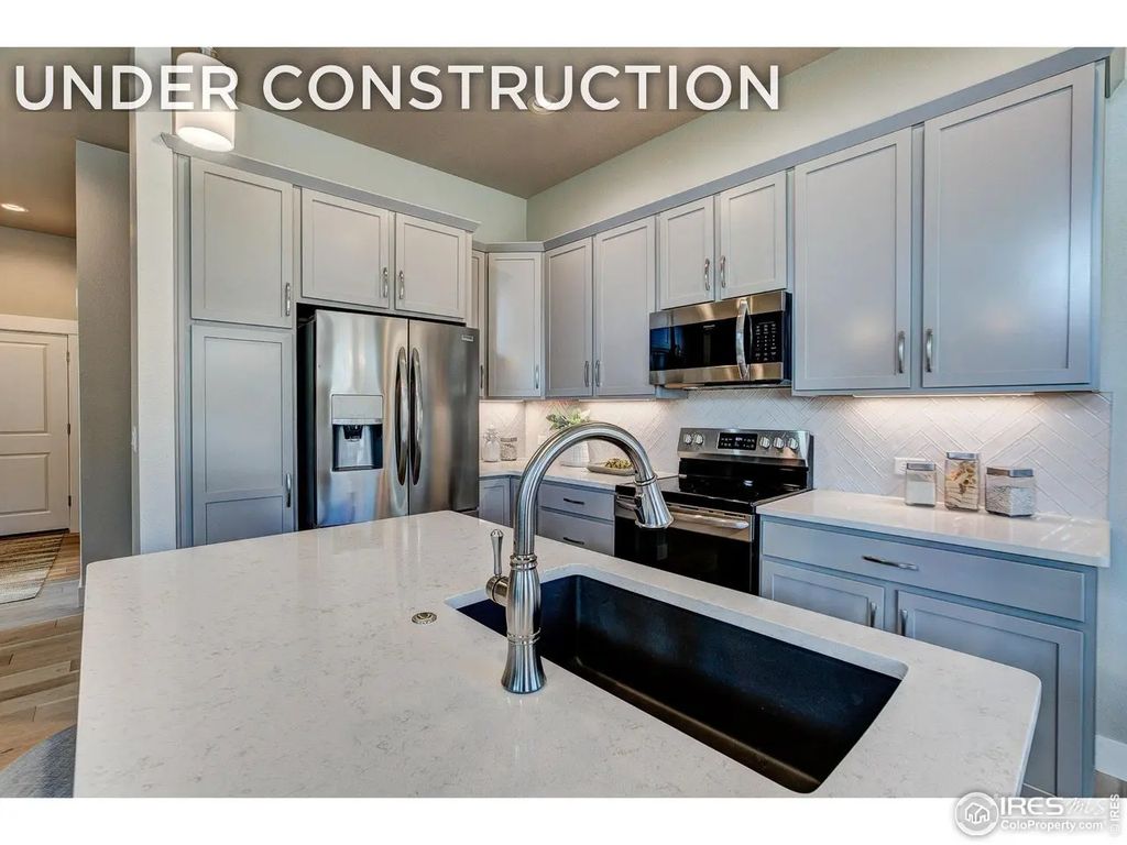 160 High Point Dr, Longmont