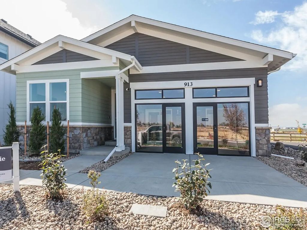 913 Trumpet Ln, Windsor