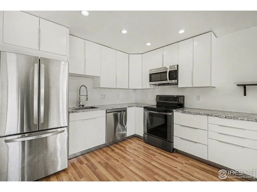 225 E 8th Ave F2, Longmont