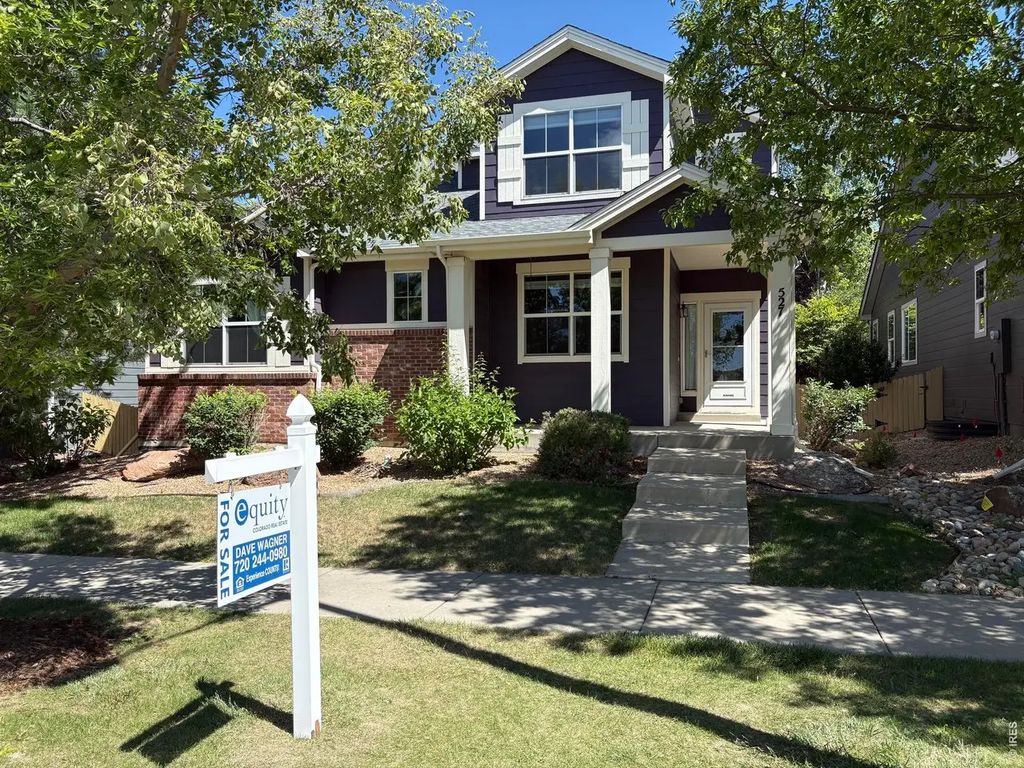 527 Deerwood Dr, Longmont