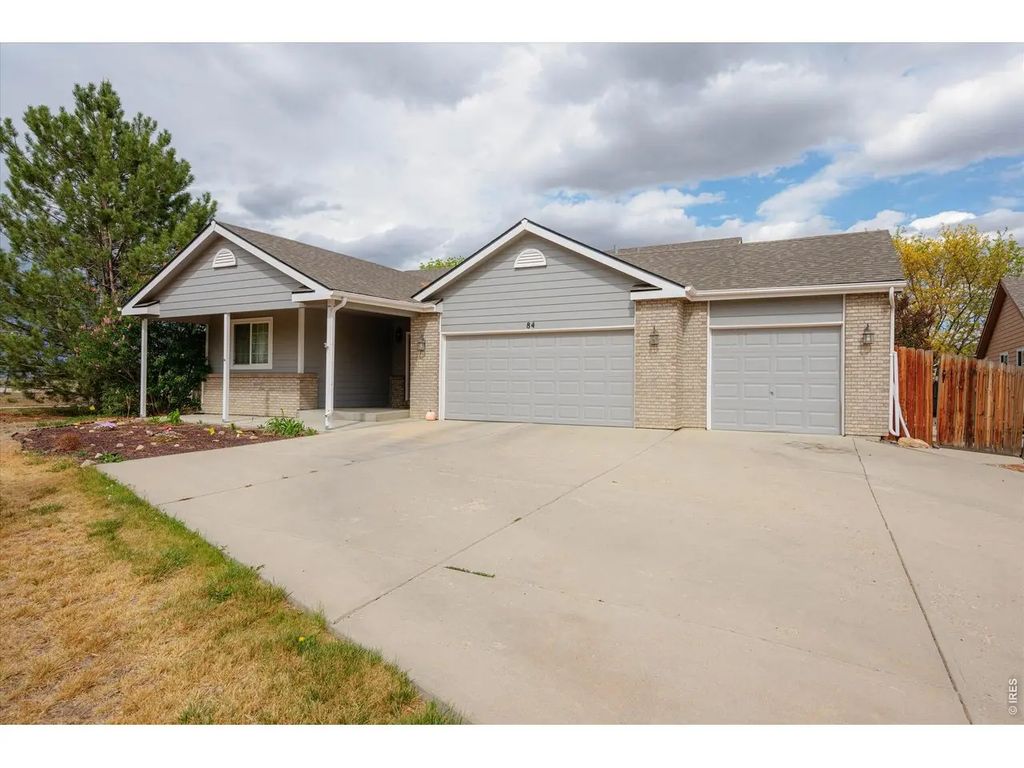 84 Pike Ln, Severance