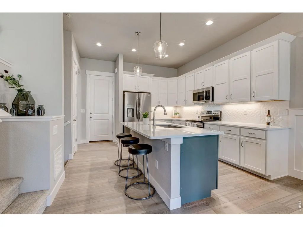 158 High Point Dr, Longmont