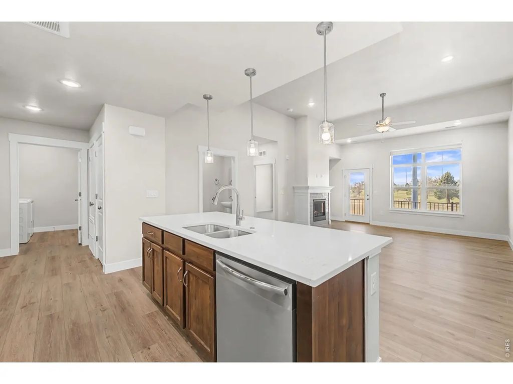 265 High Point Dr 306, Longmont