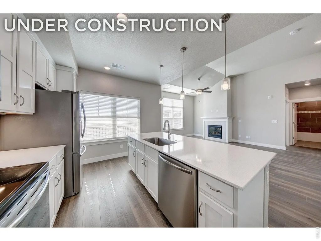 245 High Point Dr 201, Longmont