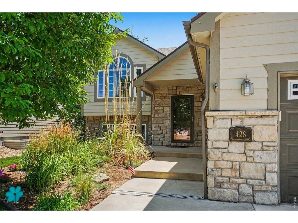 428 Wind River Dr, Windsor