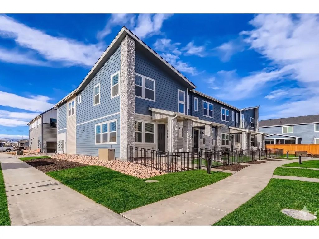 2819 Bear Springs Cir, Longmont