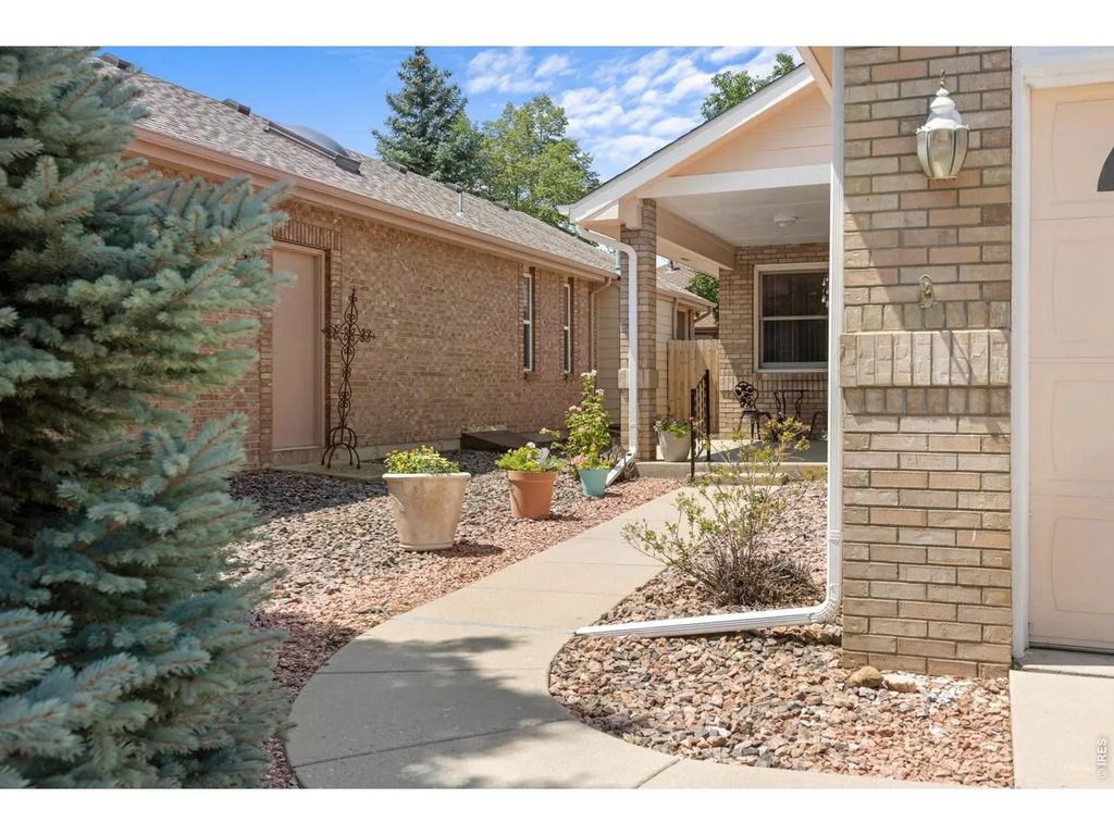 809 Zweck Ct, Longmont