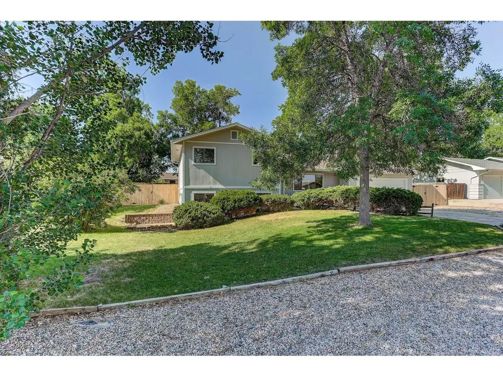321 Diamond Dr, Fort Collins