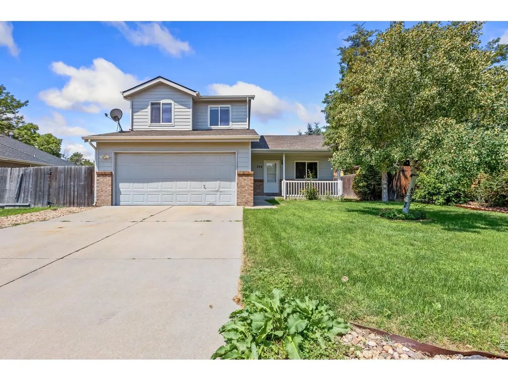 742 Lilac Dr, Windsor