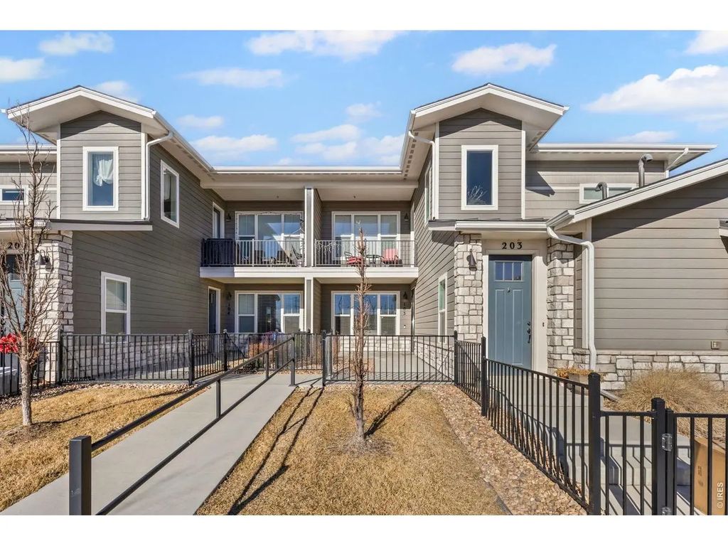 330 High Point Dr B-103, Longmont