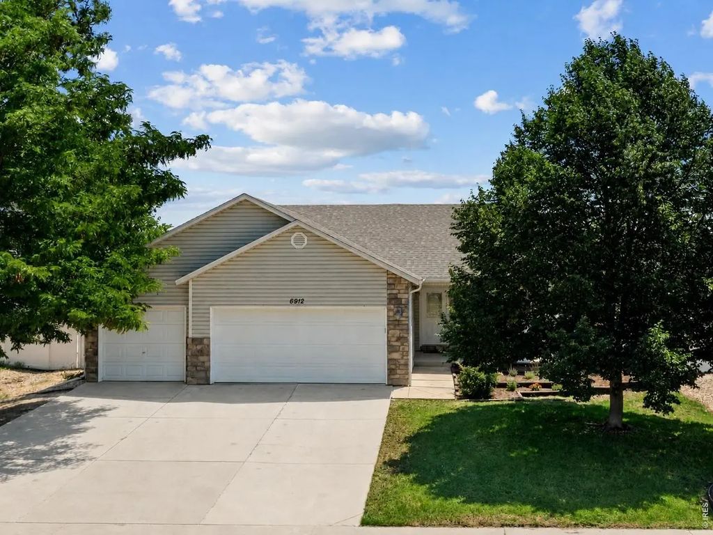 6912 Carlyle Ln, Wellington