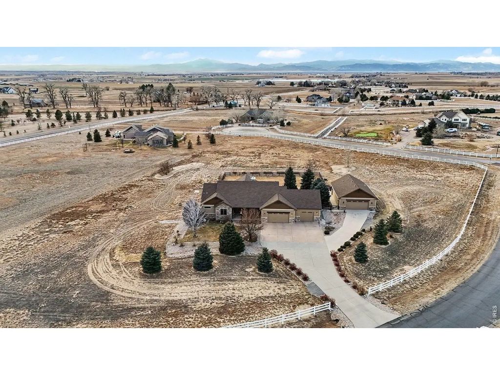 39111 Hilltop Cir, Severance