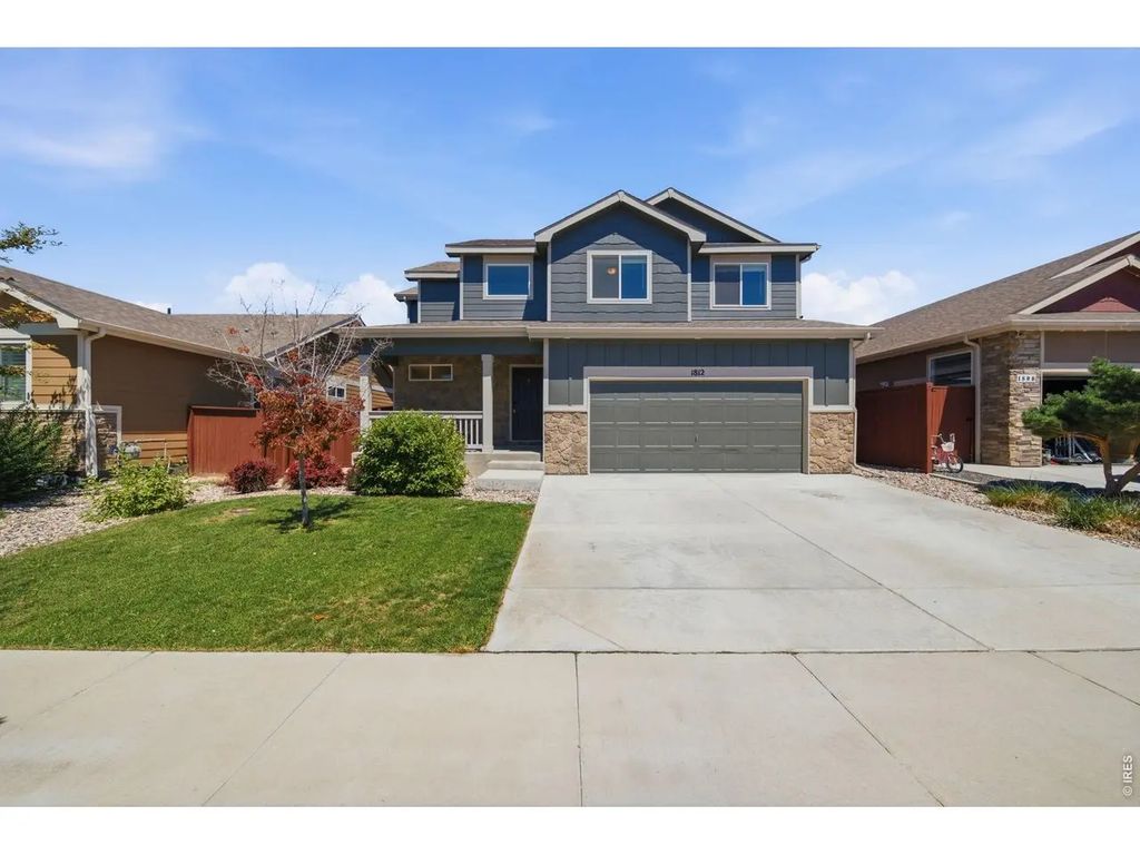 1812 Twilight Glow Dr, Windsor