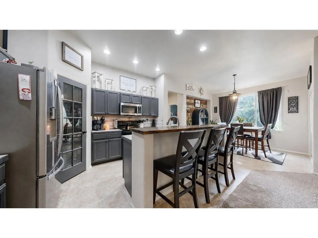 517 Dee Rd, Johnstown