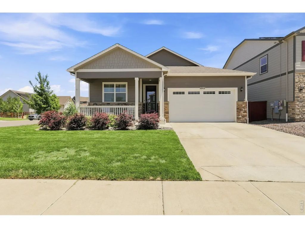 1911 Raindrop Dr, Windsor