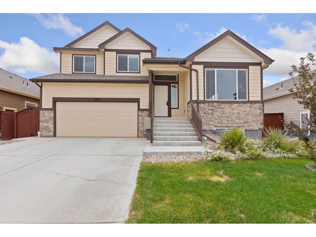 2312 Golden Way, Windsor