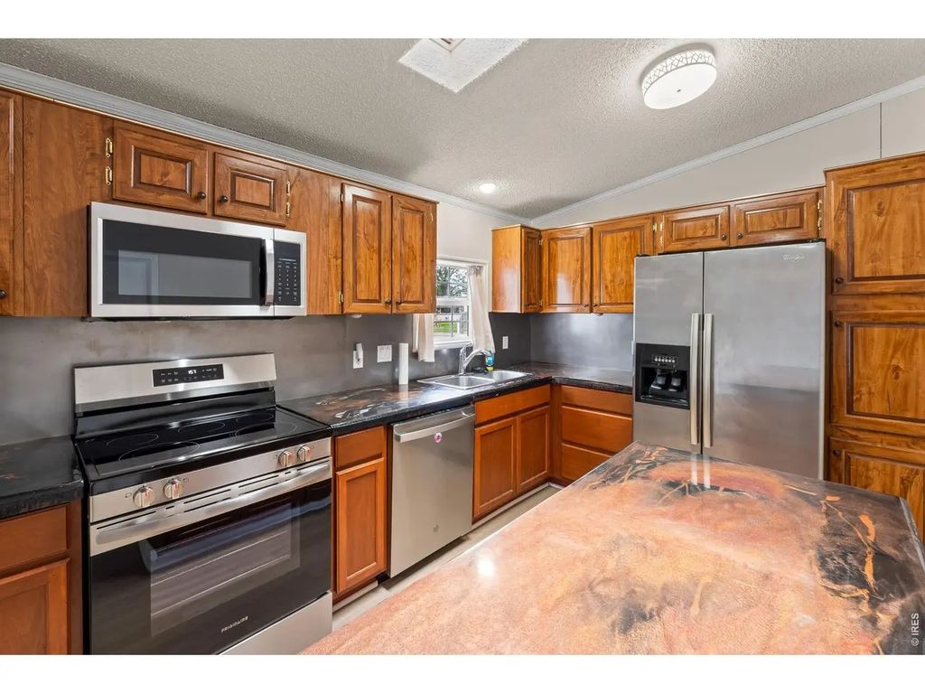 1142 Caroline Ct, Loveland