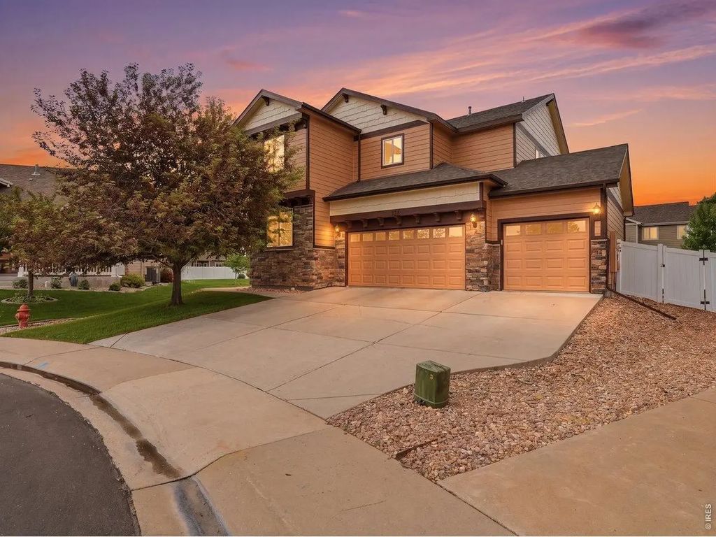623 Goose Lake Ct, Windsor
