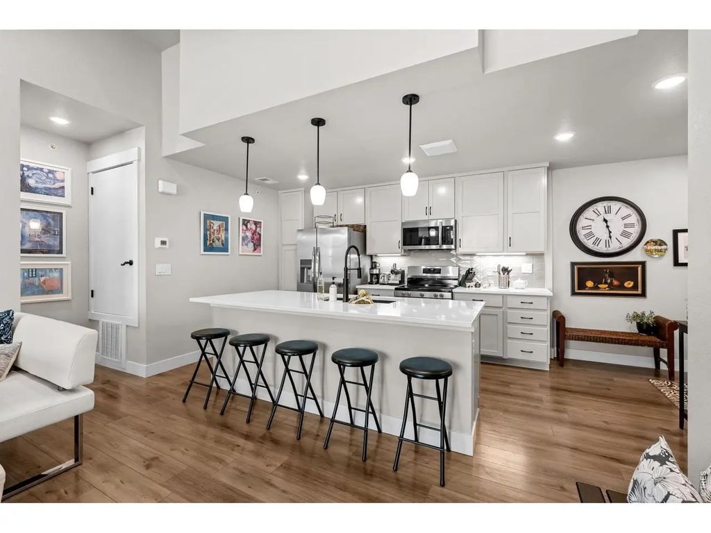 235 High Point Dr 207, Longmont