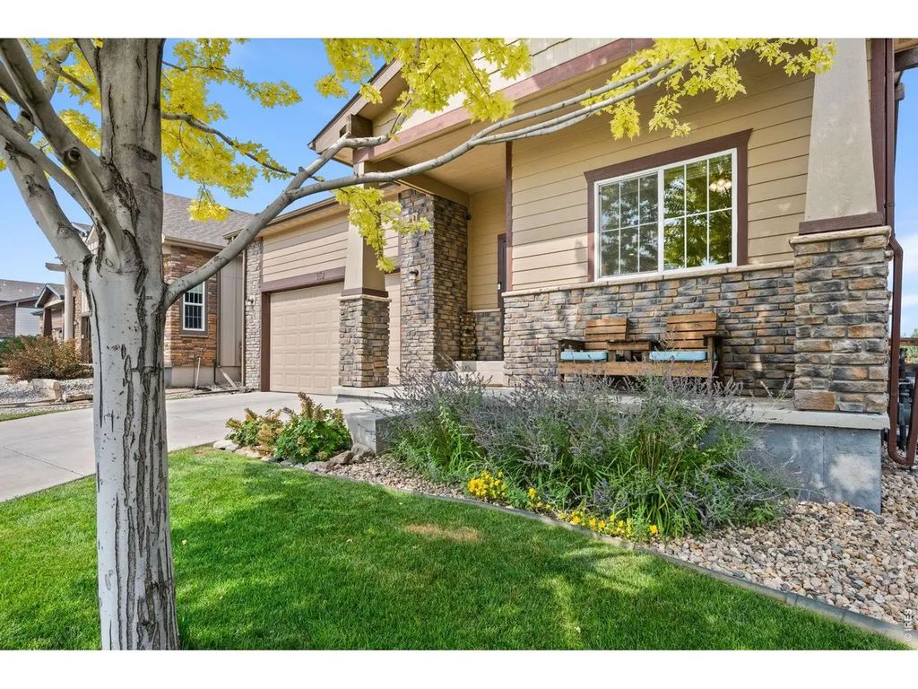 552 Newton Dr, Loveland