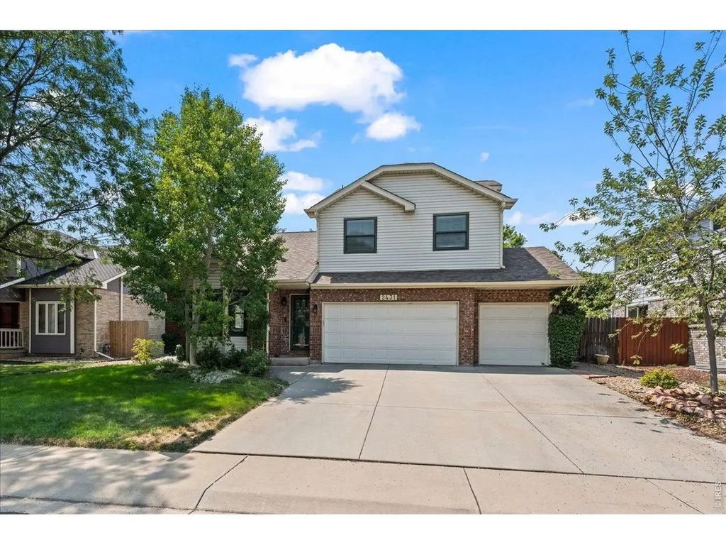 2431 Maplewood Cir E, Longmont