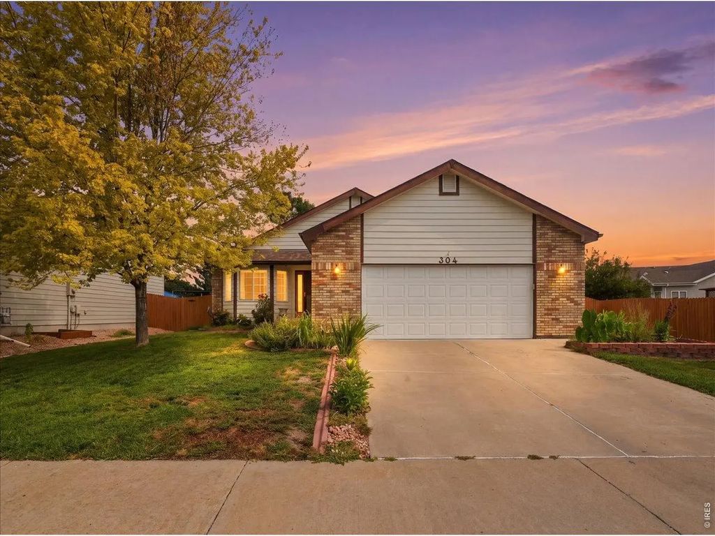 304 Tuckaway Ct, Windsor