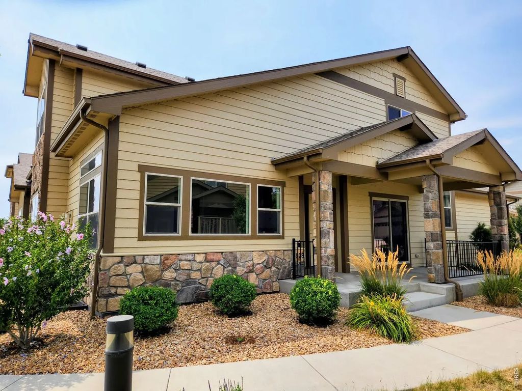 1928 Sunshine Peak Dr, Loveland