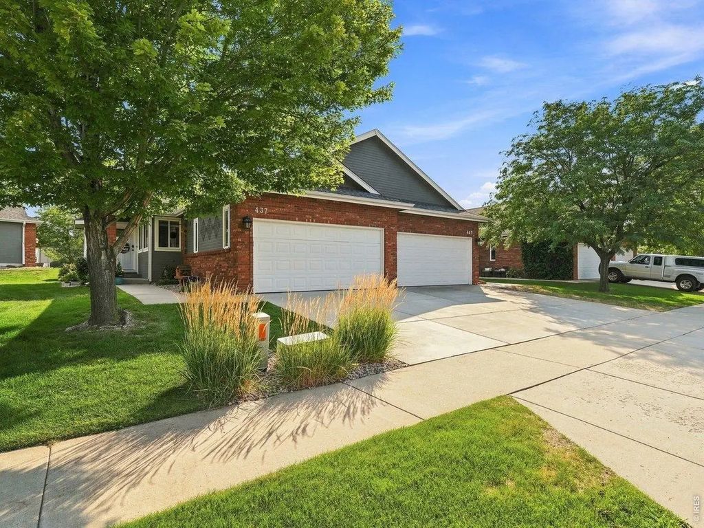 437 Pelican Cv, Windsor