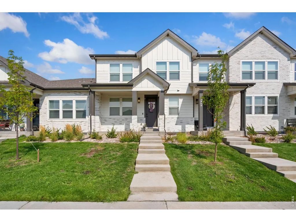 648 Greenspire Dr V-7, Windsor