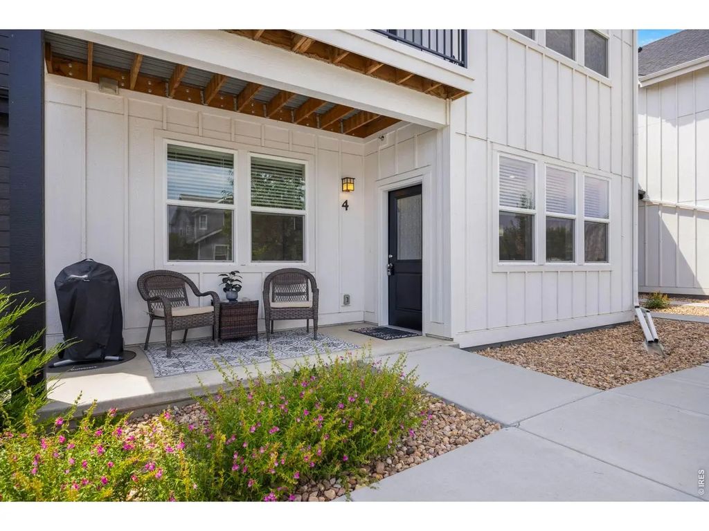 2102 Setting Sun Dr 4, Windsor