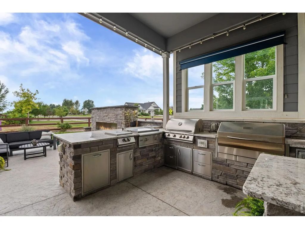 897 Shade Tree Dr, Windsor