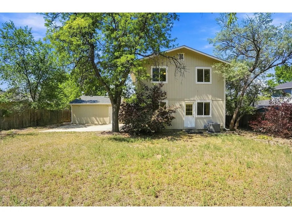 942 Granite Ct, Longmont