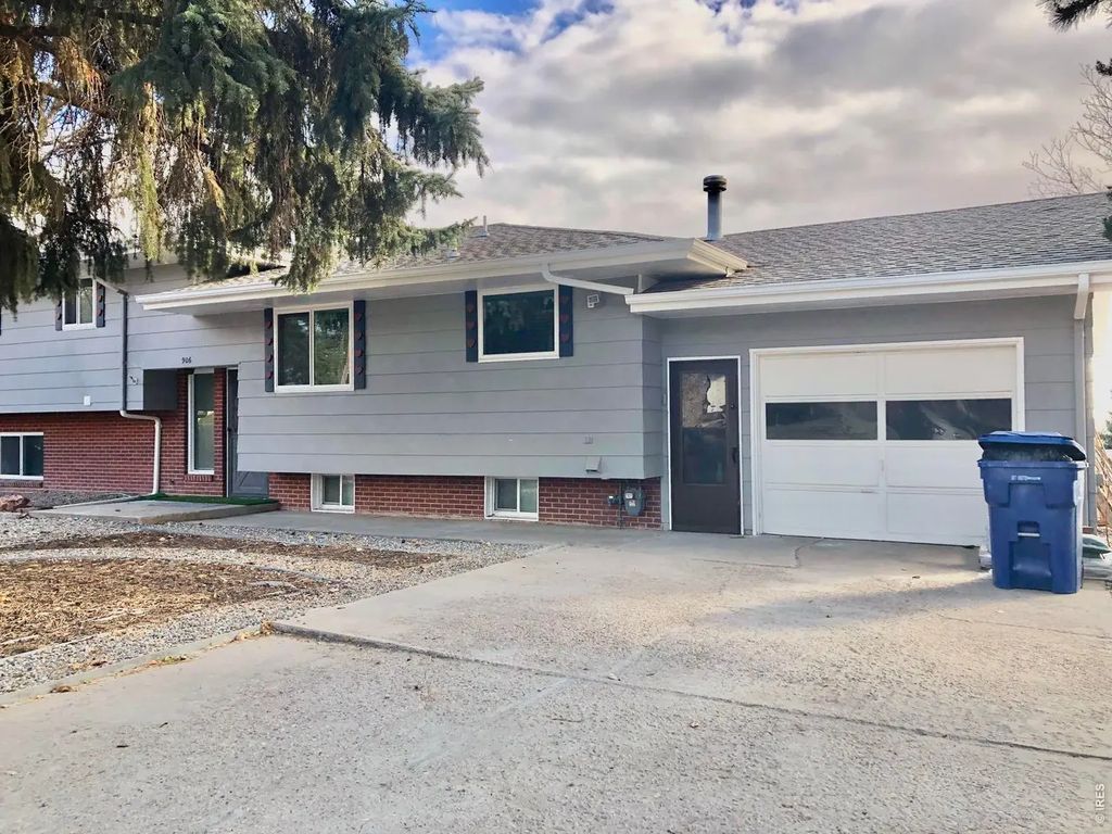 906 W South 1st St, Johnstown
