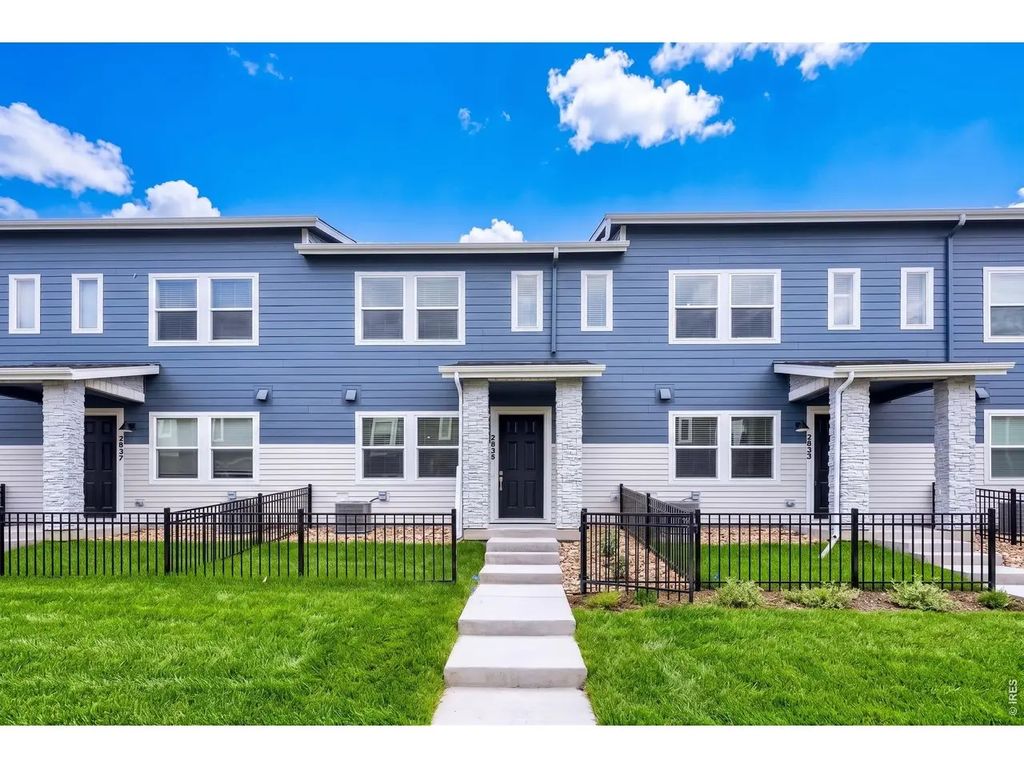2833 Bear Springs Cir, Longmont