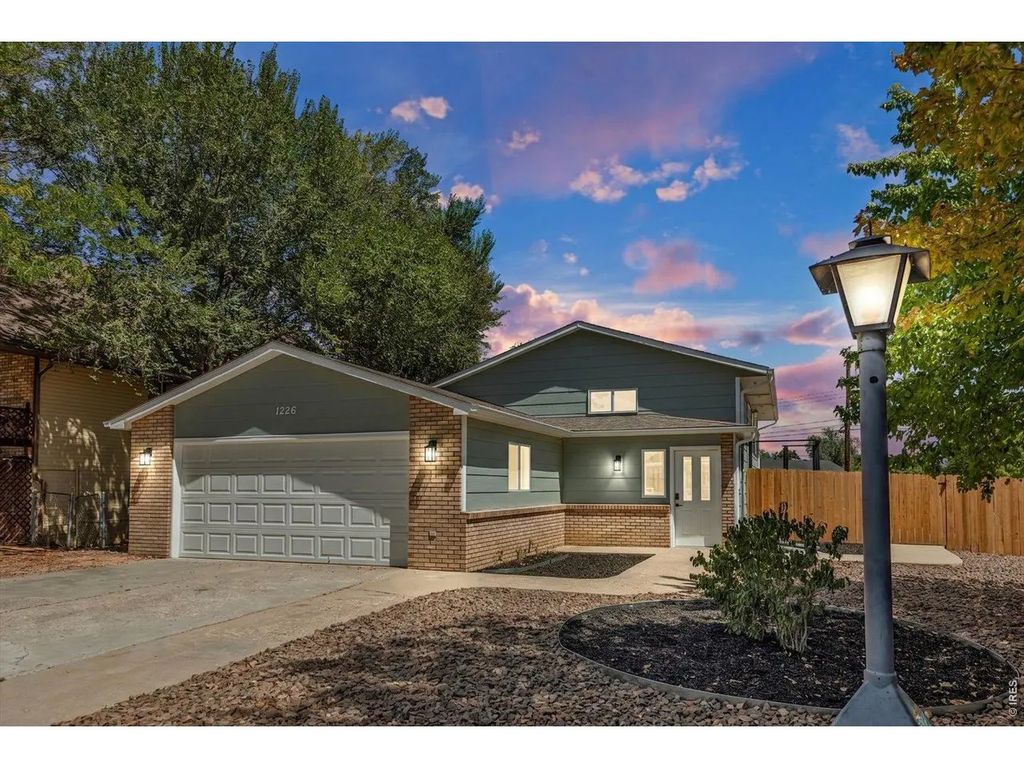 1226 Hunter Ct, Longmont
