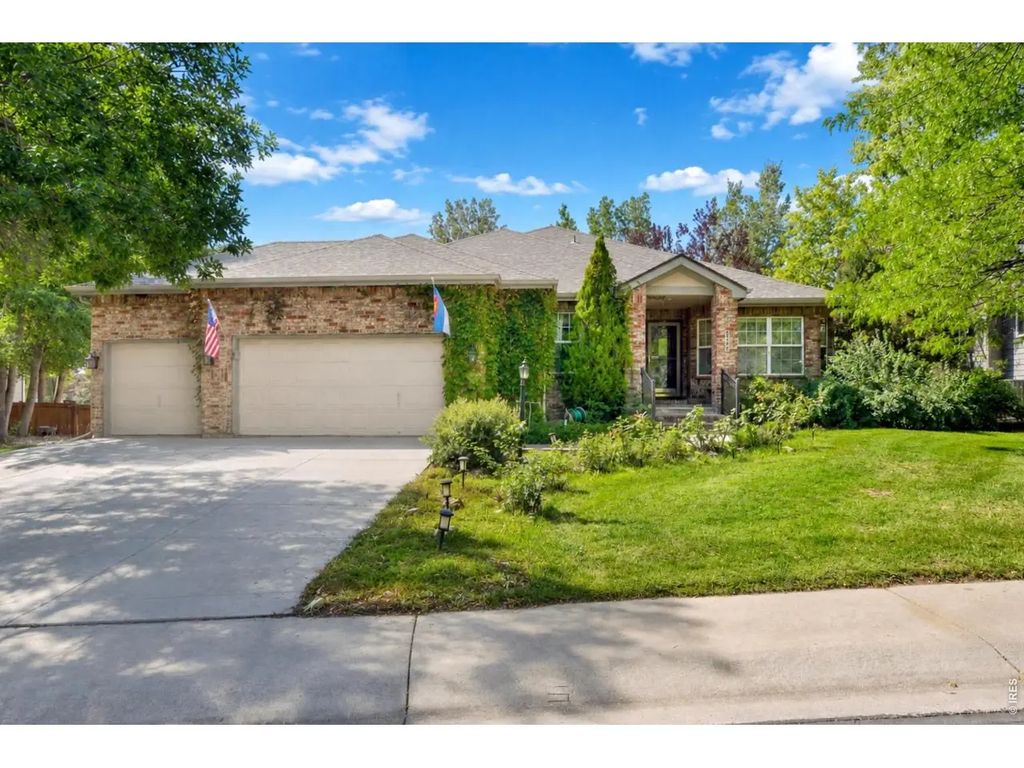 925 Deerhurst Cir, Fort Collins