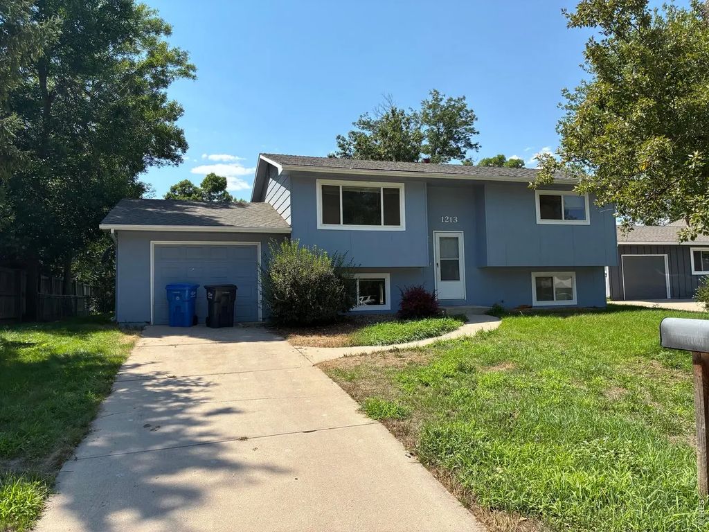 1213 Village Ln, Fort Collins