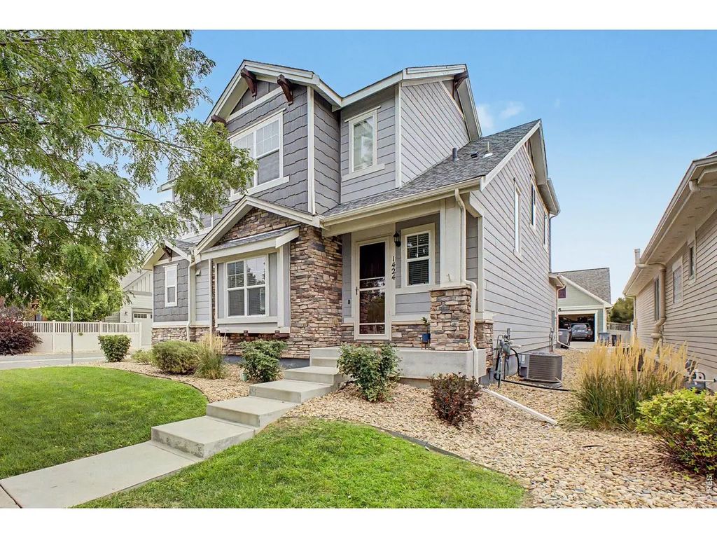 1424 Bluemoon Dr, Longmont