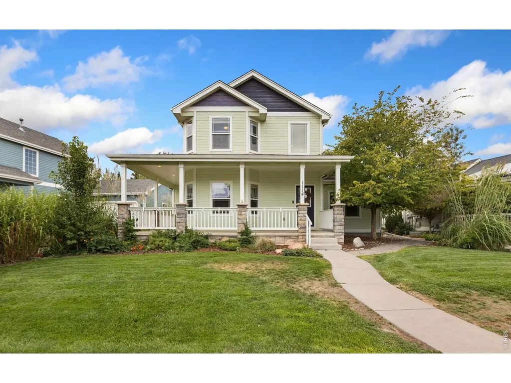 1114 Crescent Dr, Windsor