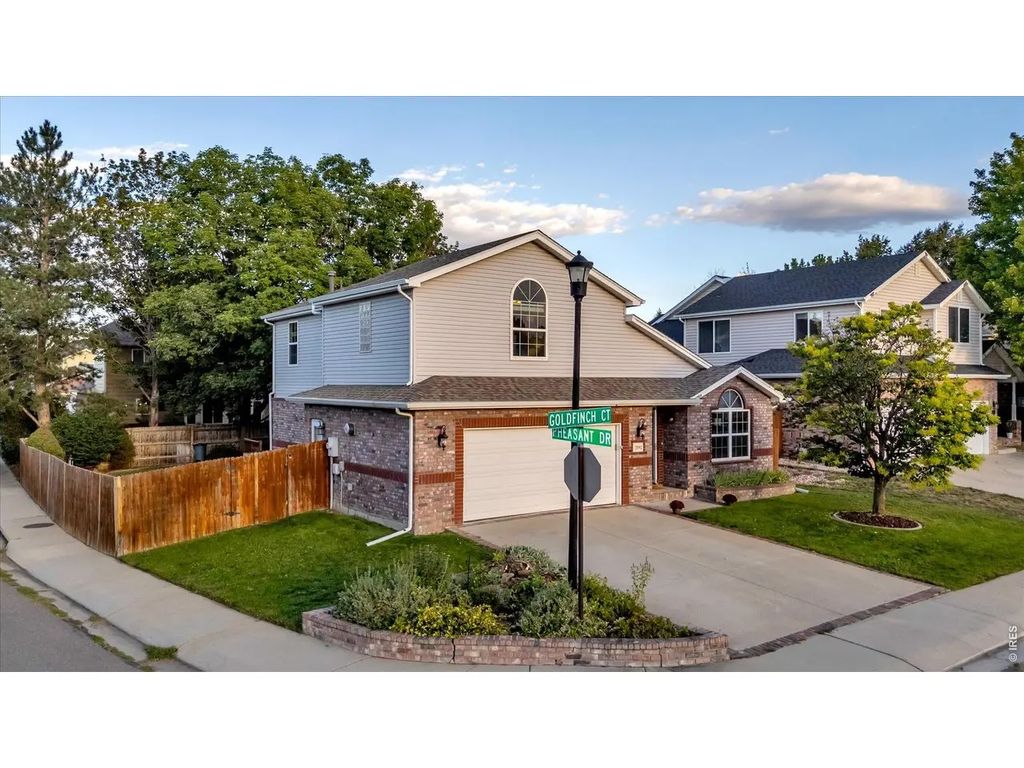 2082 Gold Finch Ct, Longmont
