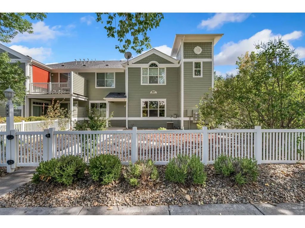 2027 Grays Peak Dr 102, Loveland