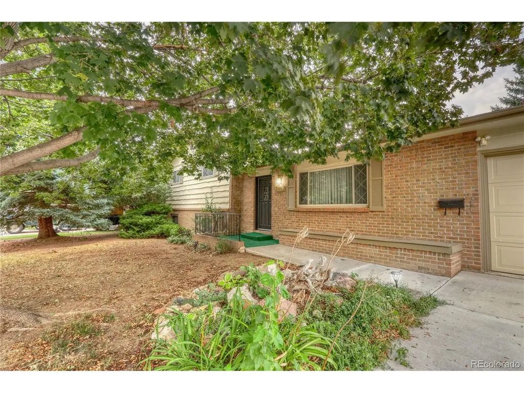 2114 Agate Ct, Loveland