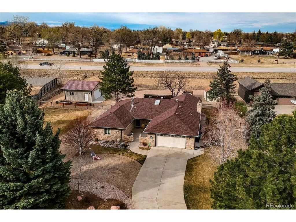2806 Lake Park Way, Longmont