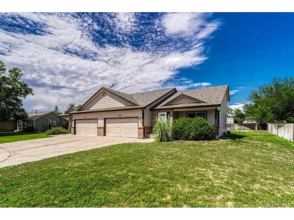 1112 Country Acres Ct, Johnstown