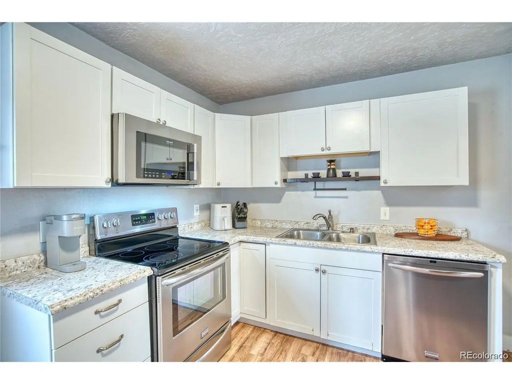 2001 5th Ave, Greeley