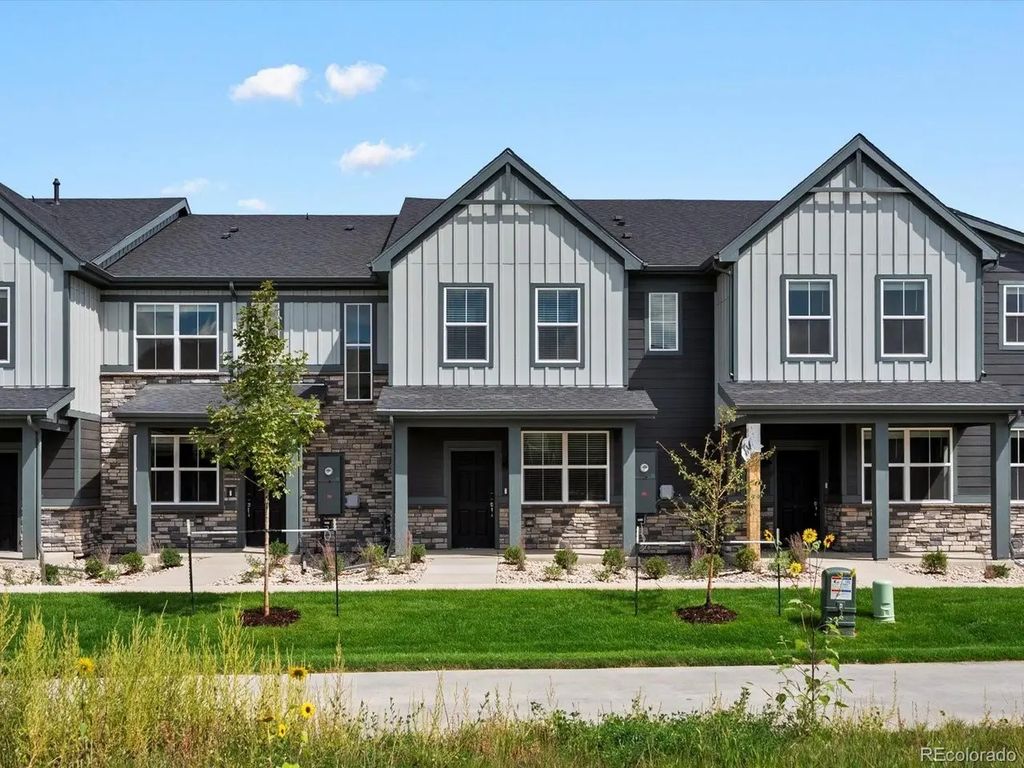 1600 Riverplace Dr 4, Windsor