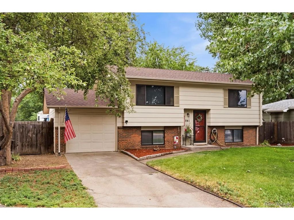 541 Sycamore Dr, Windsor
