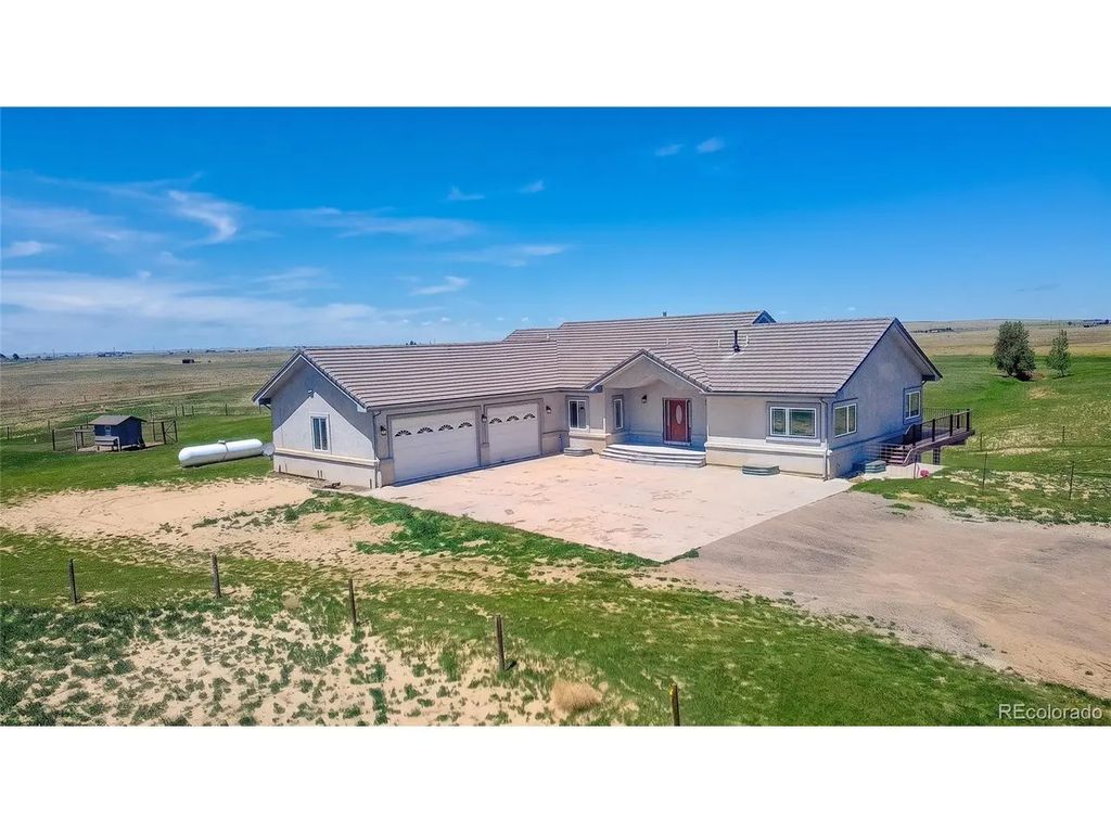 58989 E Chenango Pl, Strasburg